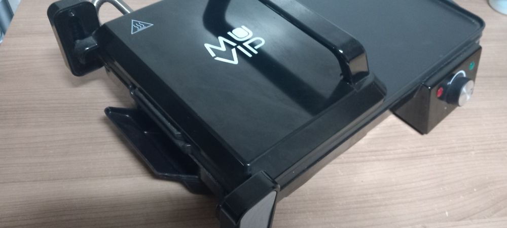 Sandwicheira com grelhador da marca muvip nova