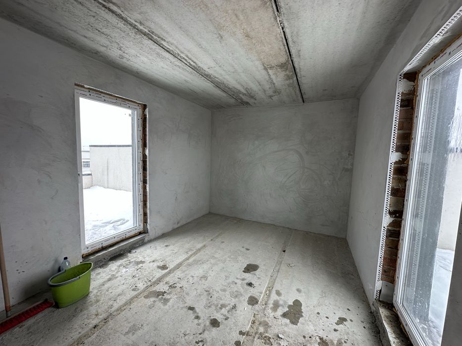 Просторий таунхаус 140м2 з терасами і балконом +50м2 в Крихівцях