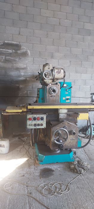 Фрезерний верстат 6д82ш