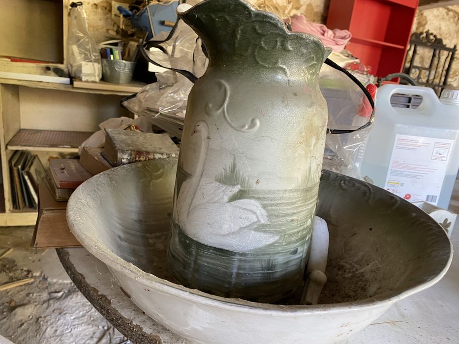 Bacia com jarro vista alegre