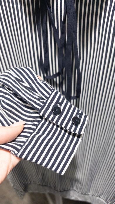 Elegancka bluzka z kołnierzykiem i wiązaniem