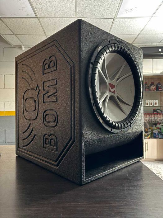 Сабвуфер KICKER + Q BOMB