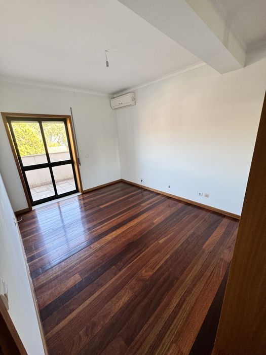 Apartamento T2 c/ Garagem