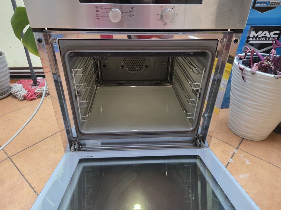 Sprzedam piekarnik Miele