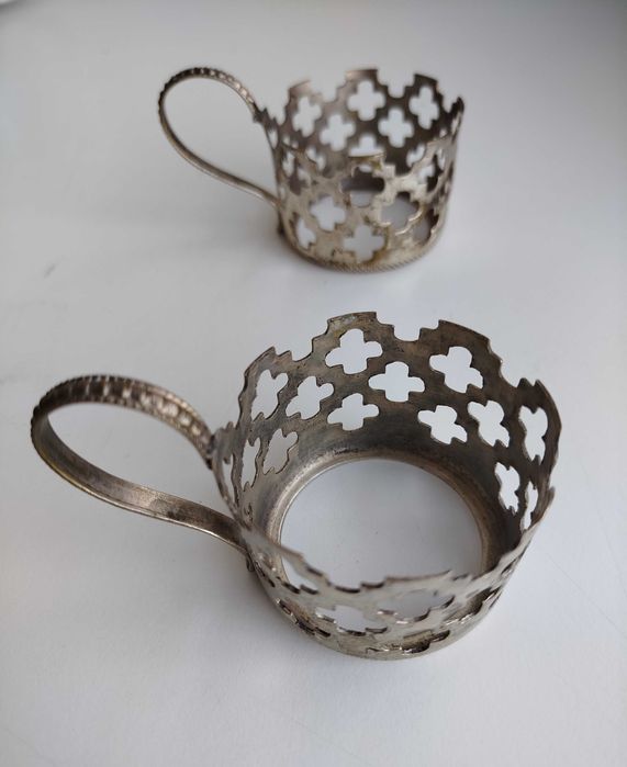 Conjunto de 2 Antigos Suportes para copos, em casquinha