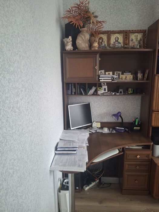 Продається компютерний стіл.