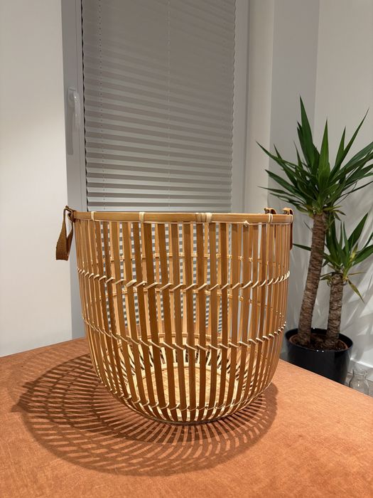 Kosz ze skórzanymi rączkami