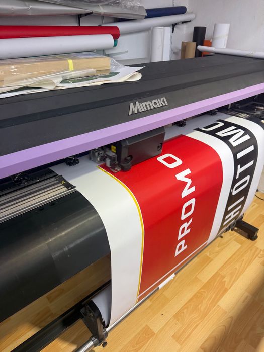 Mimaki CJV150-160 - Plotter de impressão e corte a trabalhar todos os dias