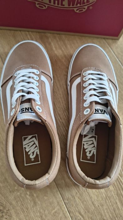 Nowe sneakersy Vans Ward r. 40