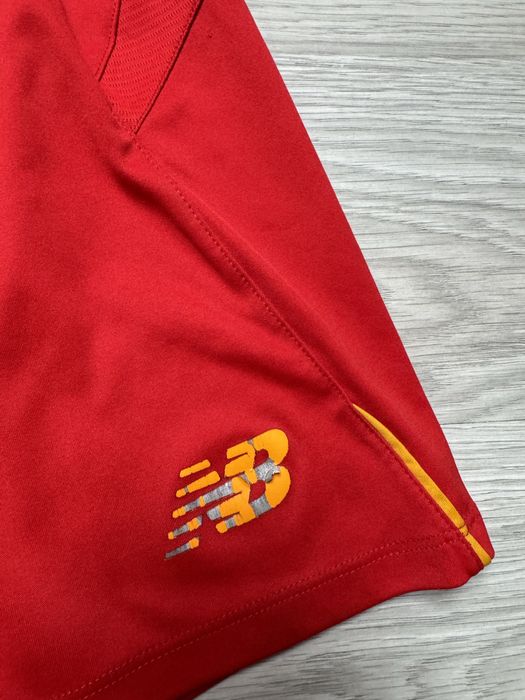 Komplet New Balance Liverpool koszulka bluzka spodnie krótkie spodenki