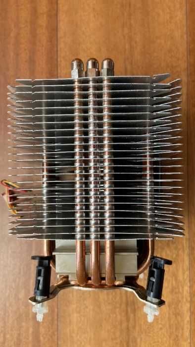 Cooller de grandes dimensões c/ ventoinha para CPU