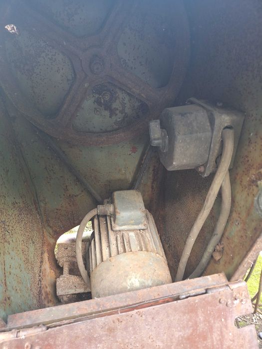 Stara solidna betoniarka