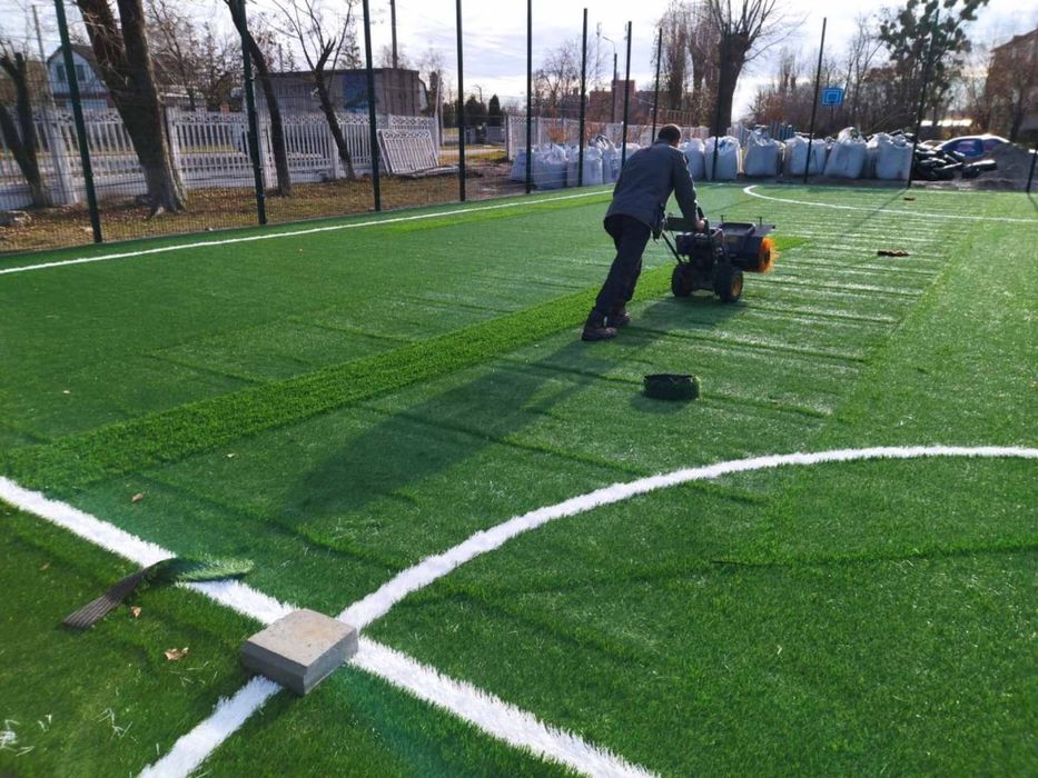 Щітка для вичухування полів футбольних, прибирання майданчиків