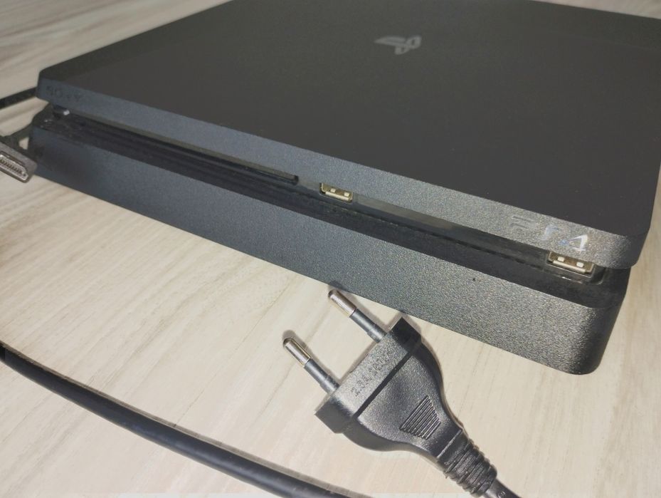 PlayStation 4 – stan bardzo dobry, komplet w pudełku