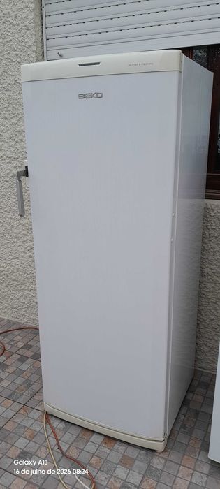 Congelador vertical Beko