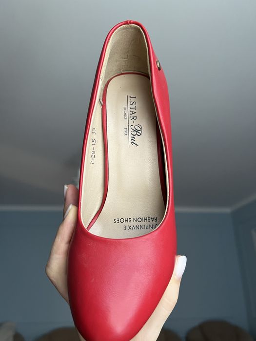 Туфлі жіночі червоні