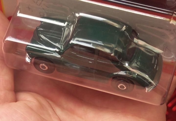 Morris minor saloon matchbox