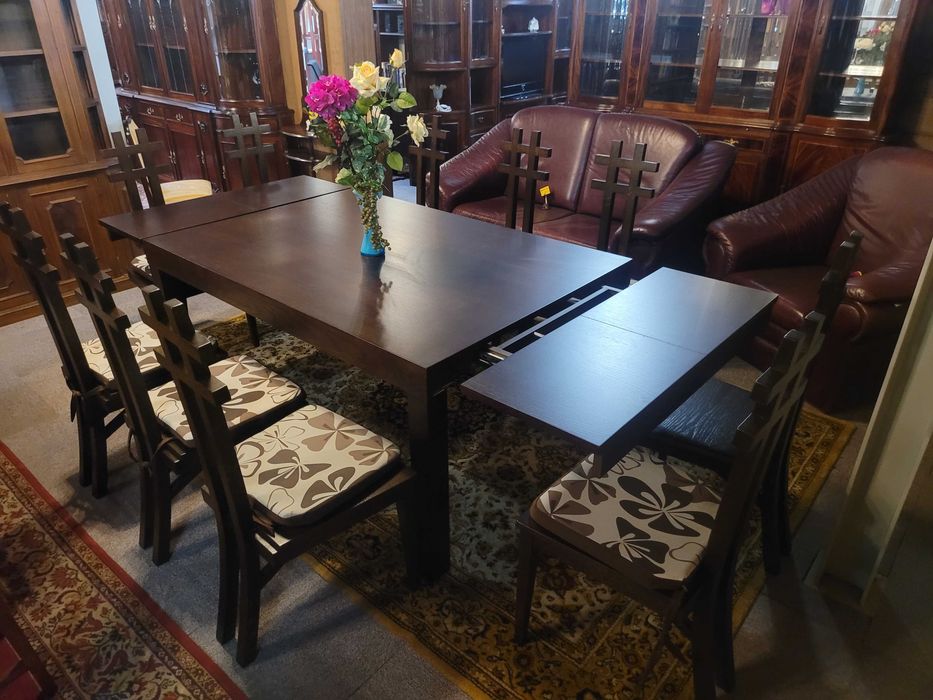 Excelente mesa de sala em madeira maciça - extensível - Só a mes
