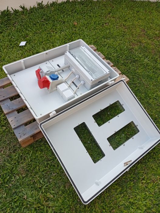 SERVIÇOS Montagem Quadros iletricos provisórios Trifásicos/Monofásicos