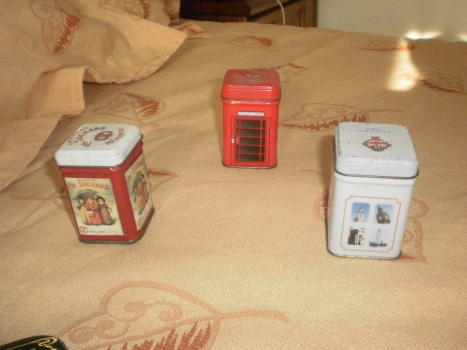 Caixas de lata antigas