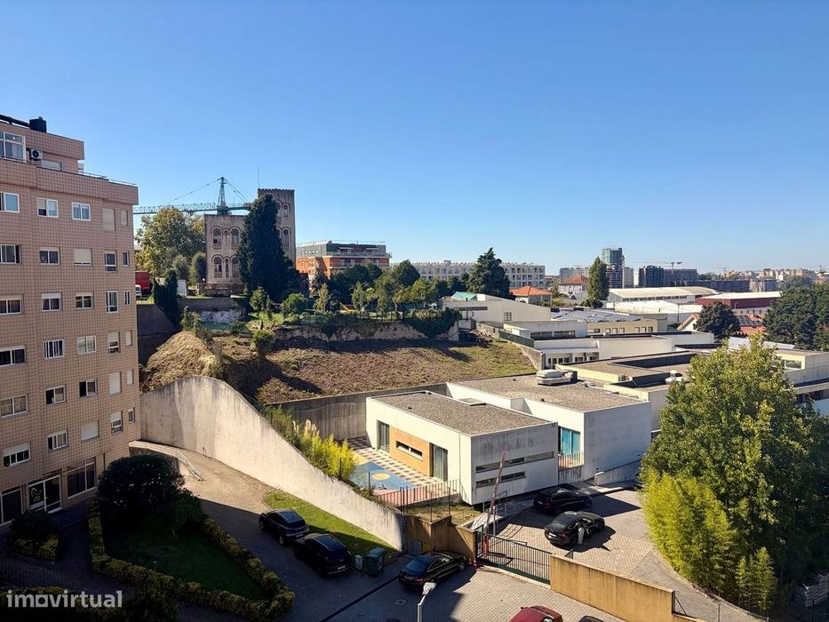 T3 Totalmente Mobilado para Arrendamento com Garagem em Vila Nova de G