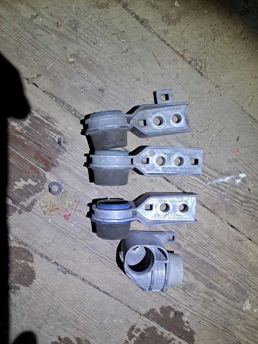 кронштейн алюминиевый 68185869AB 68141919AB