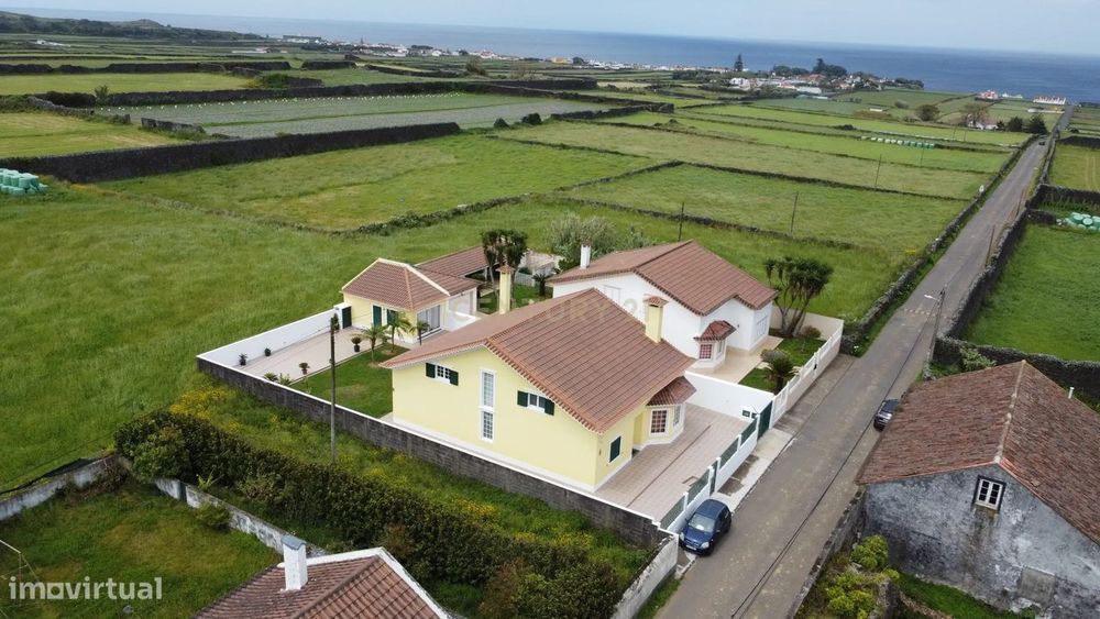 Casa Moderna em Calhetas, Ribeira Grande - 4 Quartos