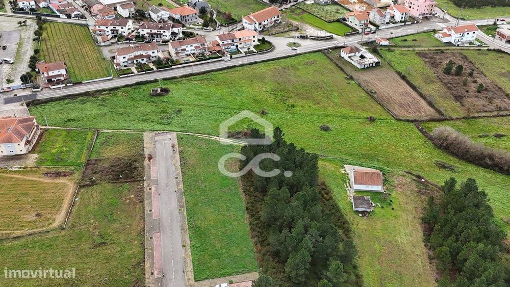 Lote de terreno destinado à construção de moradia, situado em uma loca