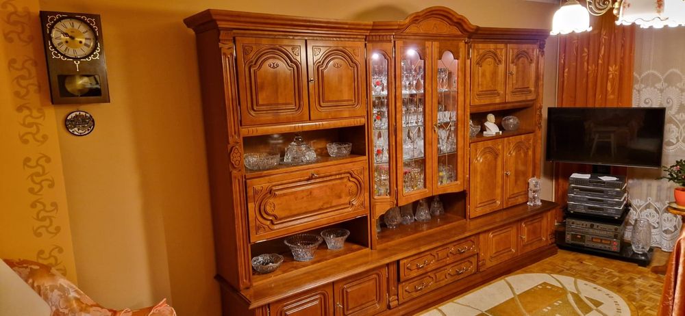 Kredens - witryna - naturalne drzewo. Bydgoskie fabryki mebli.