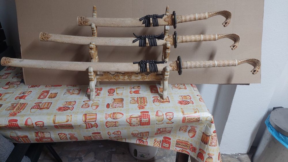 Katanas decorativas