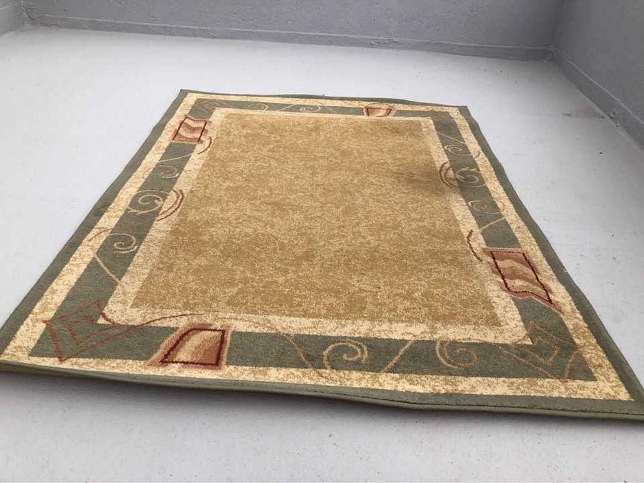 Carpete de cores verde e bege