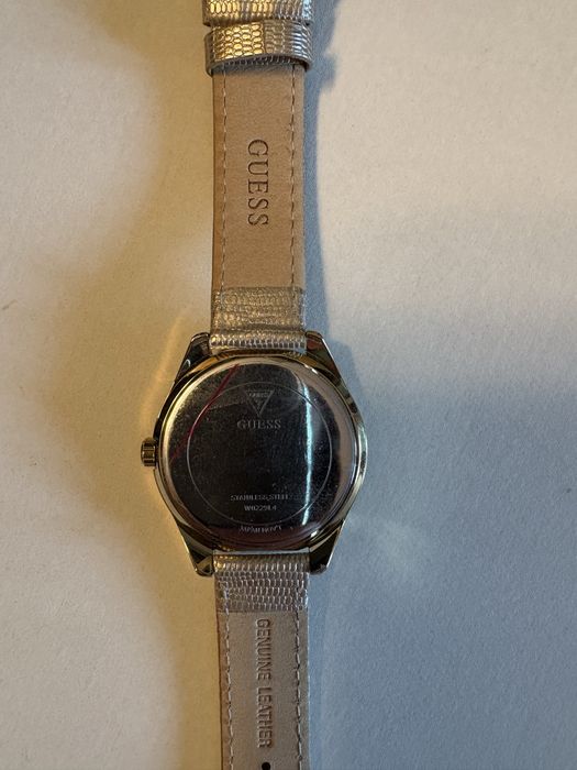 Продається Годинник  guess