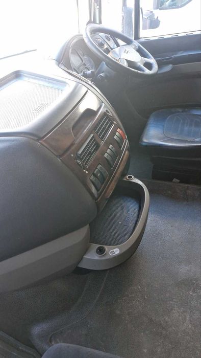 Сідельний тягач DAF XF105.460 під напівпричіп самосвал правий руль