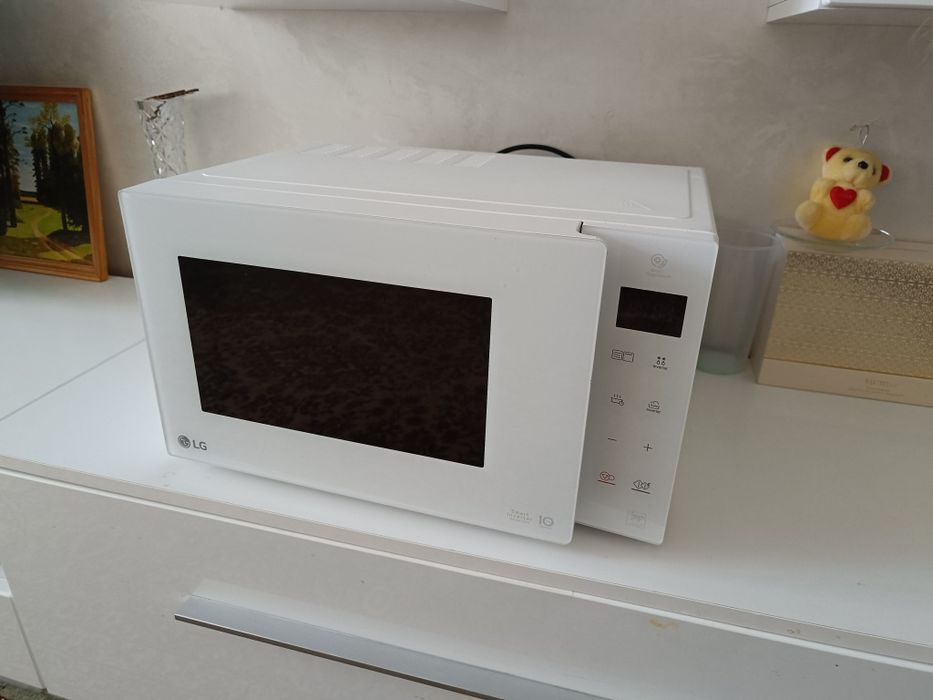 Продам микроволновую печь LG MH6595GIH
