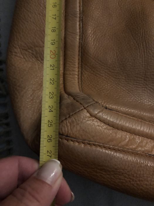 Mala com alças , arrumacão no interior, fecho interior e exterior