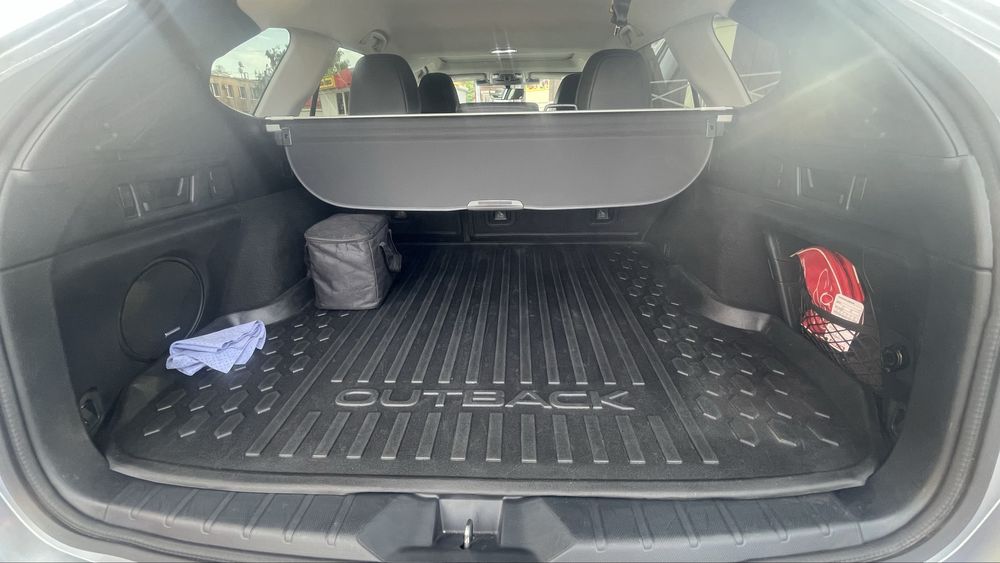 Subaru outback 2023 року