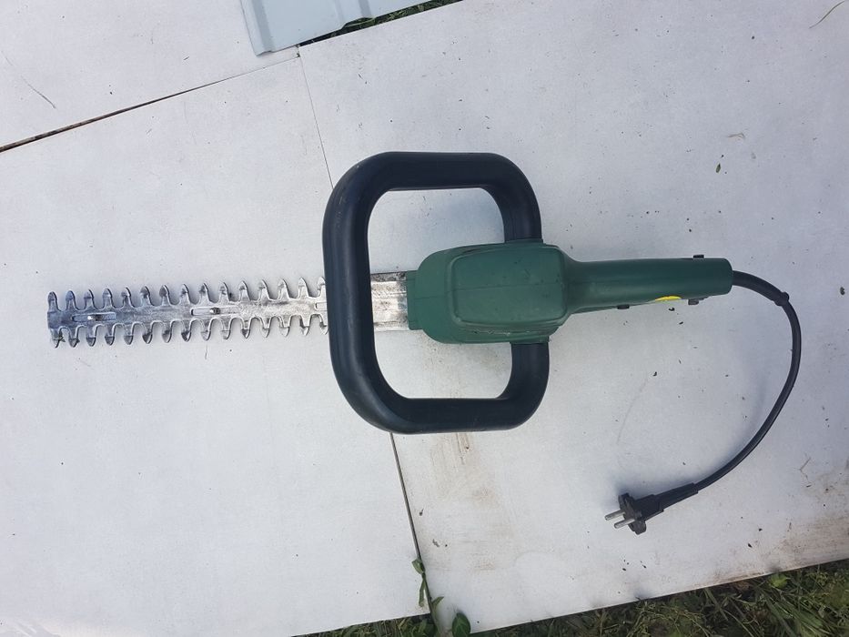 Кусторез bosch 380w . 1.8A