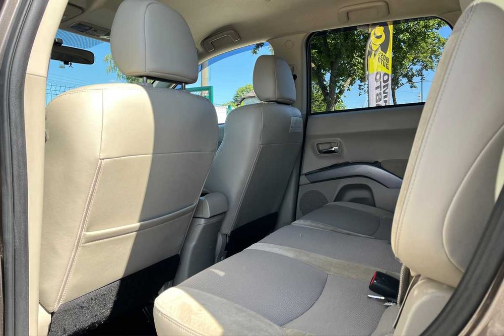 Mitsubishi Outlander 2011