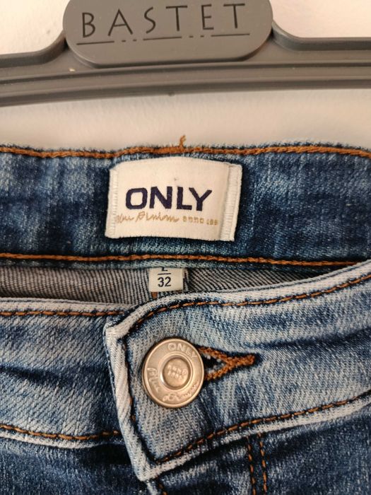 Jeansy ONLY z przetarciami