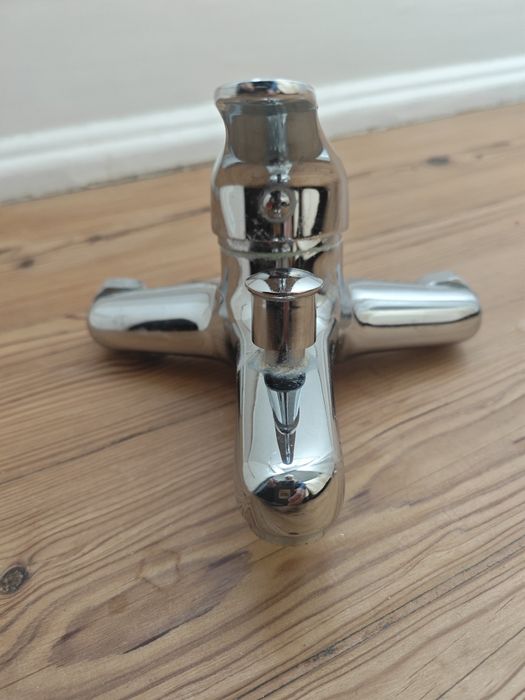 Torneira e cabeça/mangueira de chuveiro