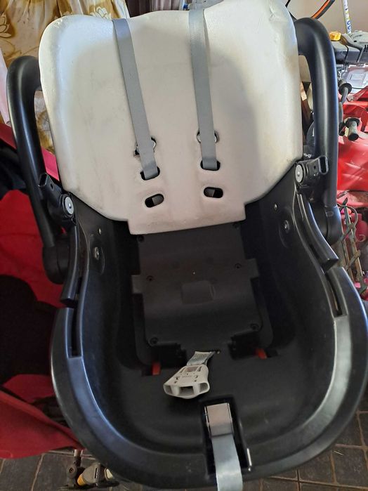 Carrinho chicco, alcofa e cadeira auto com isofix