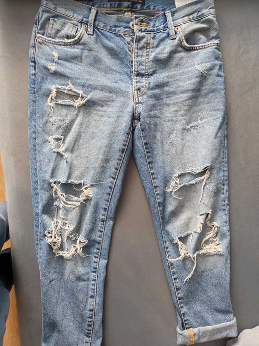 Slim Boyfriend Bershka 38 z dziurami