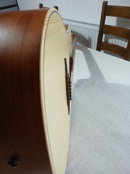 Gitara elektroakustyczną LAG  T 70 DCE