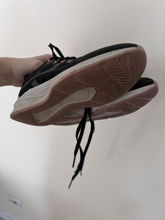 Віддам литячі кросівки