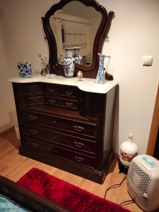 Mobília em mogno de casal completa