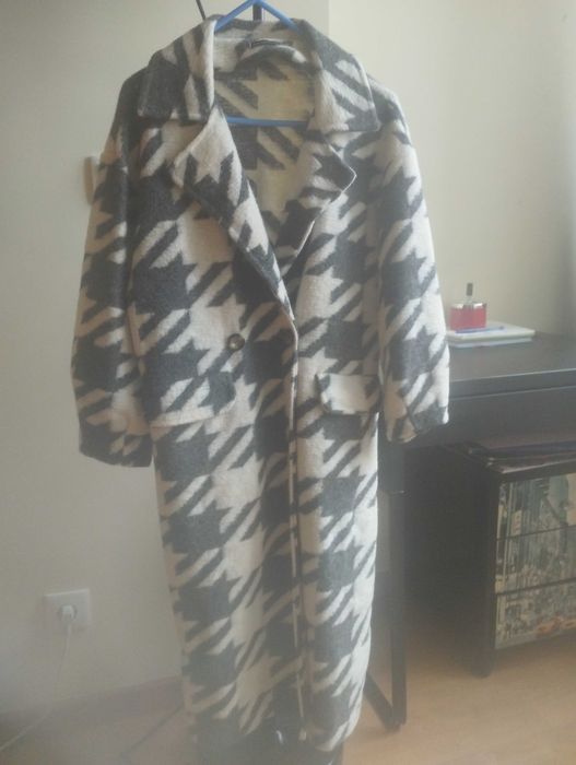 Casaco branco e cinza