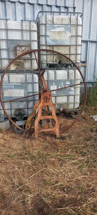Roda antiga bomba de água
