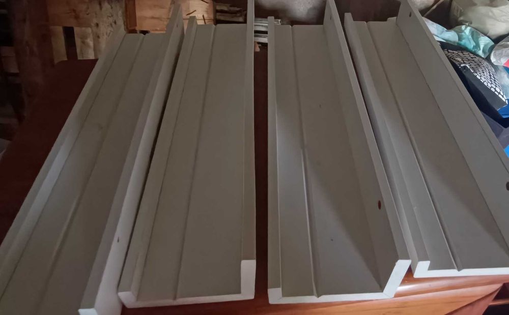 Prateleiras brancas IKEA