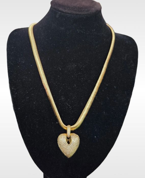 Massimo co tu naszyjnik z serduszkiem