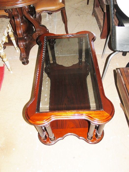 Mesa de apoio em mogno com tampo em vidro - optimo estado
